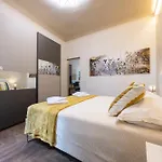 Sanmartino8 - 6 Posti In Centro Storico - Naonbnb Appartement