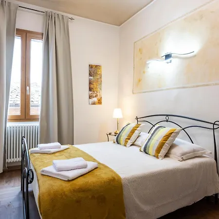 Nel Centro Storico, Con 6 Posti Letto 시에나