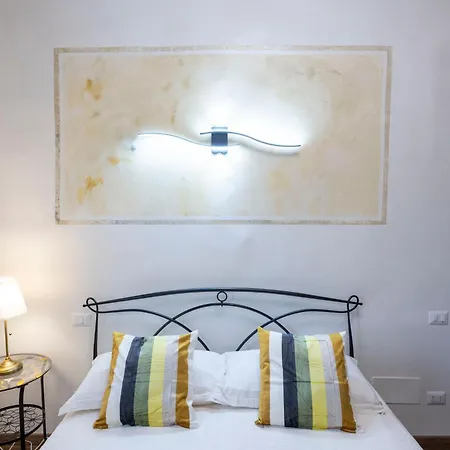 Nel Centro Storico, Con 6 Posti Letto 아파트