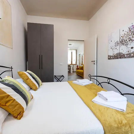 Nel Centro Storico, Con 6 Posti Letto 시에나
