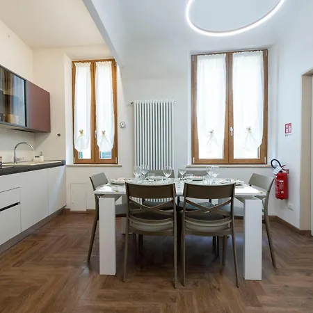 Lägenhet Nel Centro Storico, Con 6 Posti Letto *